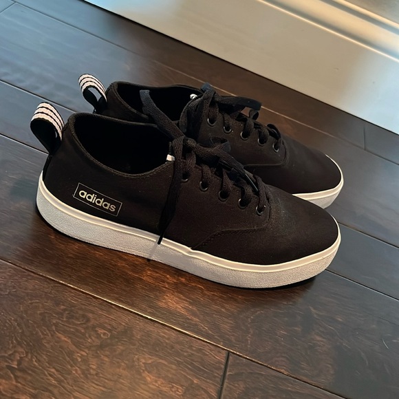 Adidas black sneaker 8.5 - Picture 1 of 10